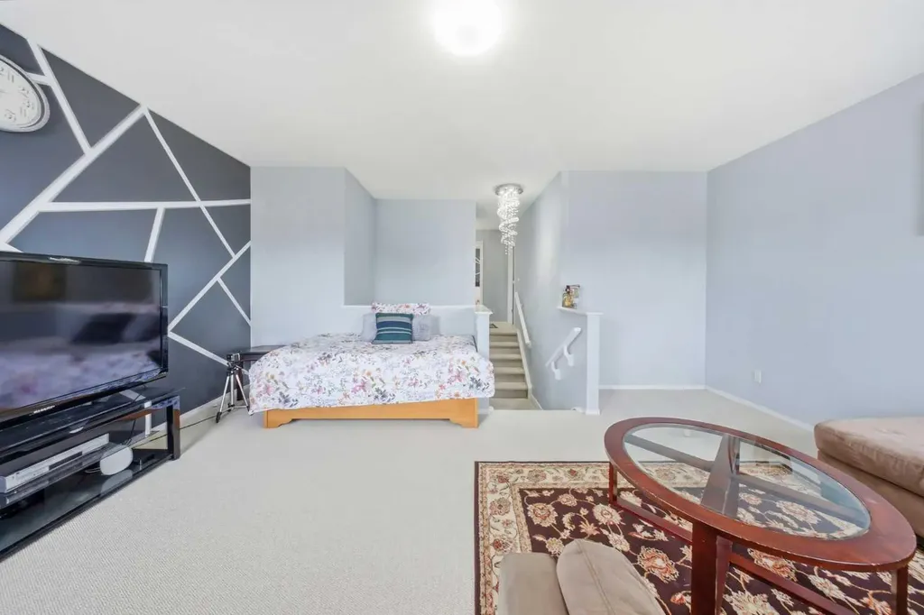 19 Martha's Meadow Close Calgary AB T3J 4N7