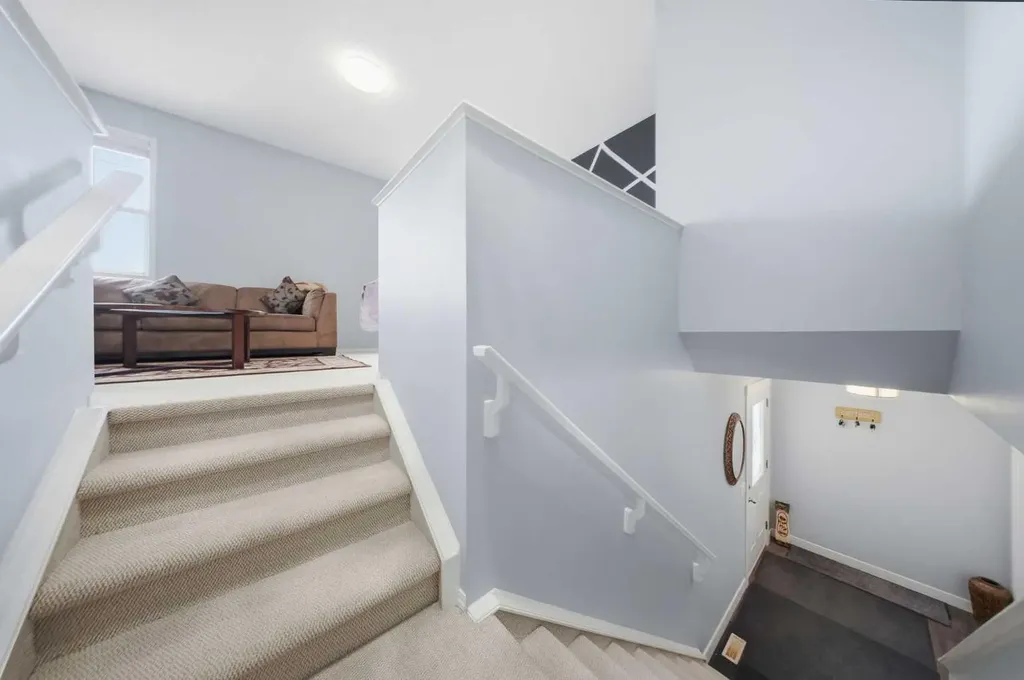19 Martha's Meadow Close Calgary AB T3J 4N7
