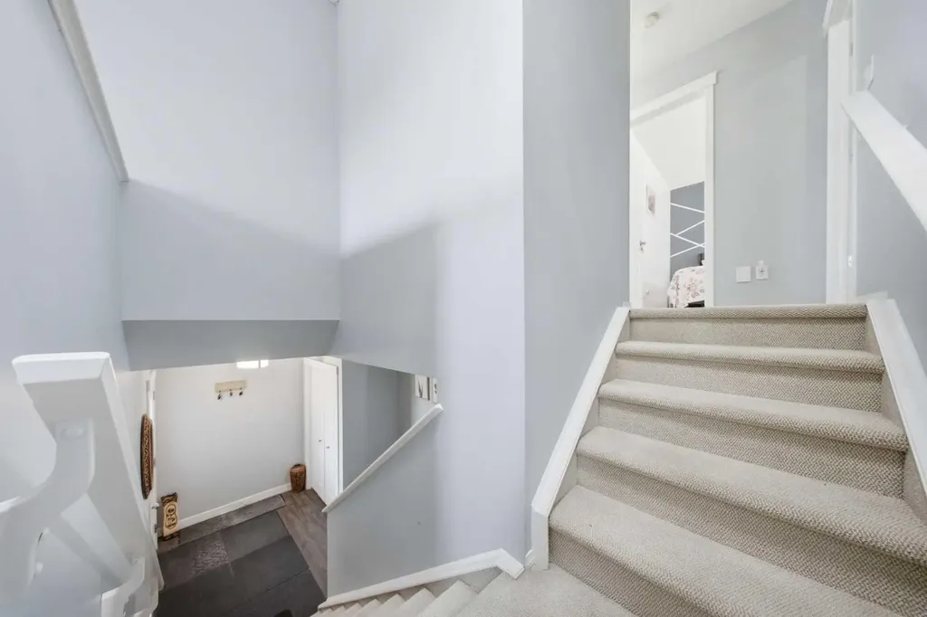 19 Martha's Meadow Close Calgary AB T3J 4N7