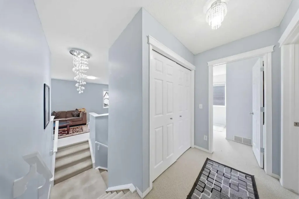 19 Martha's Meadow Close Calgary AB T3J 4N7