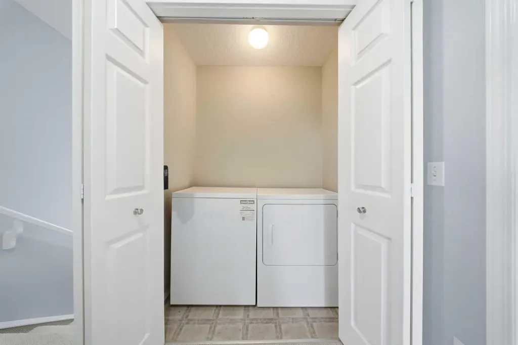 19 Martha's Meadow Close Calgary AB T3J 4N7