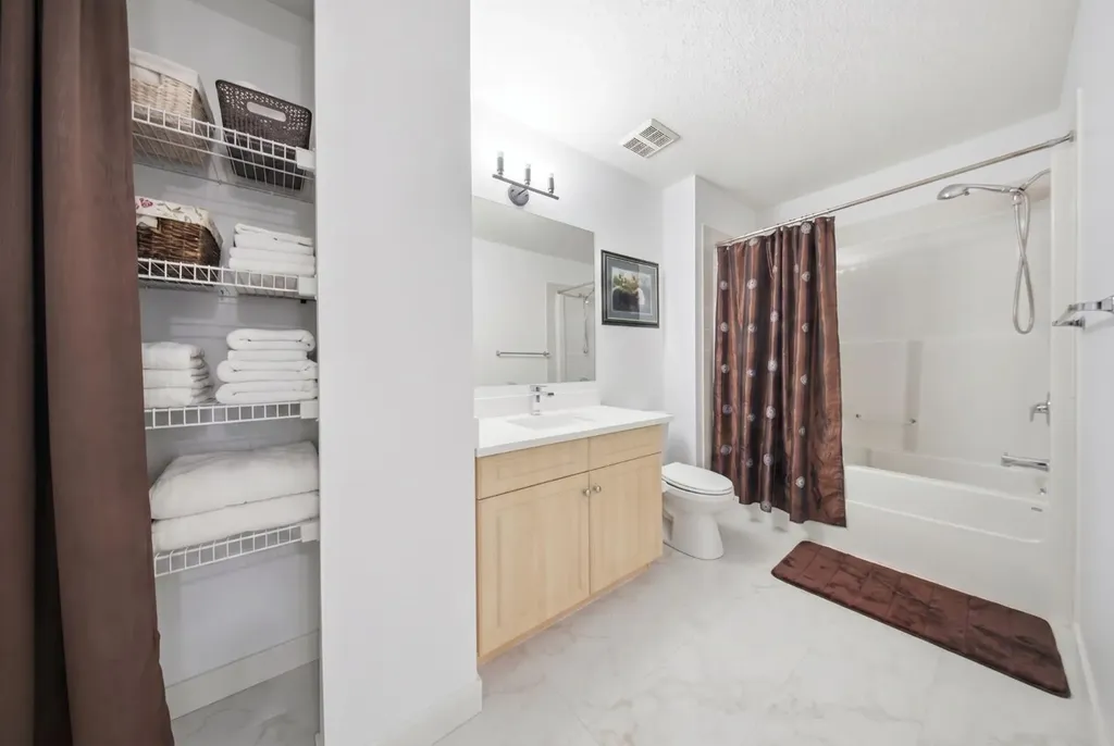 19 Martha's Meadow Close Calgary AB T3J 4N7