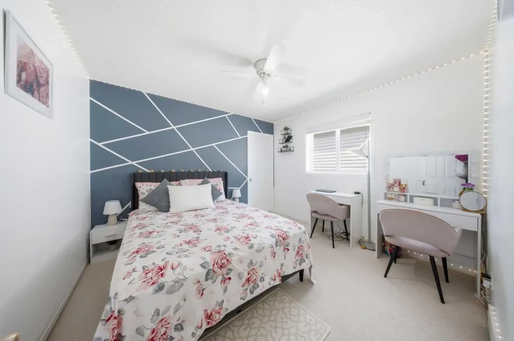 19 Martha's Meadow Close Calgary AB T3J 4N7