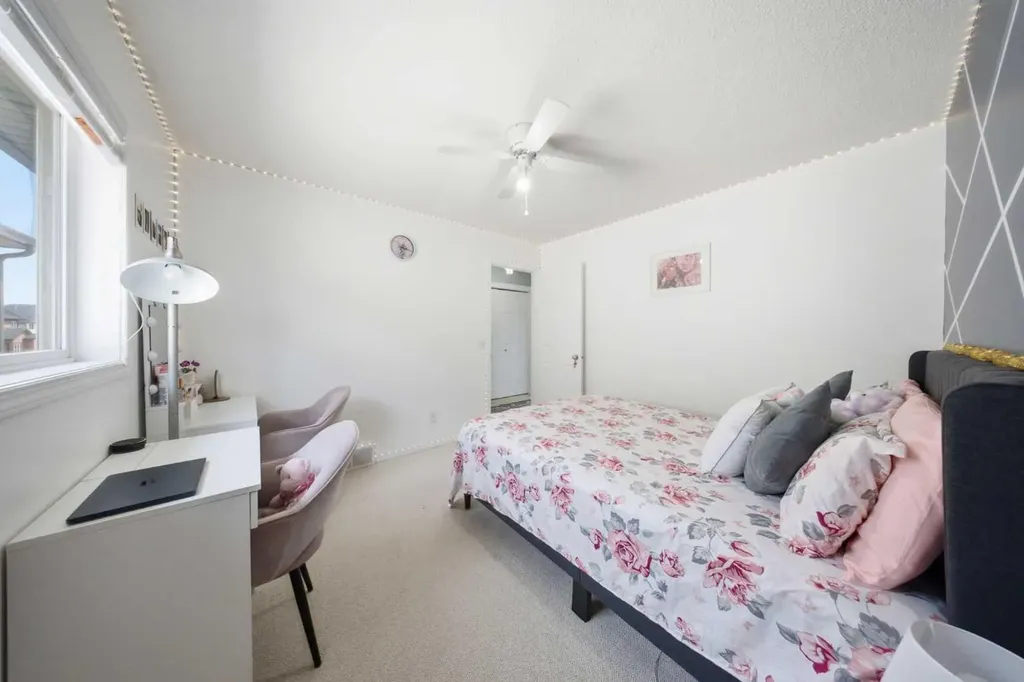 19 Martha's Meadow Close Calgary AB T3J 4N7