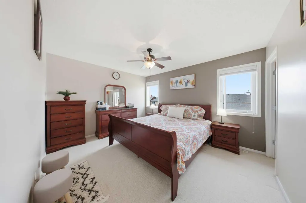 19 Martha's Meadow Close Calgary AB T3J 4N7