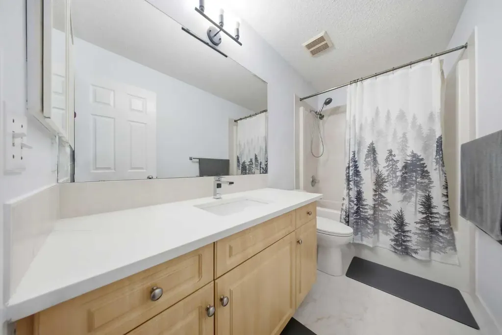 19 Martha's Meadow Close Calgary AB T3J 4N7