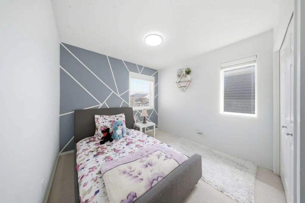 19 Martha's Meadow Close Calgary AB T3J 4N7