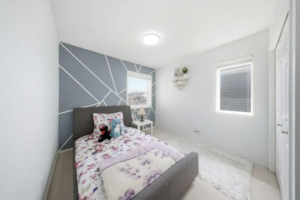 19 Martha's Meadow Close Calgary AB T3J 4N7