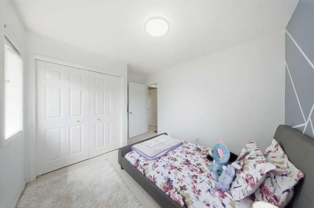 19 Martha's Meadow Close Calgary AB T3J 4N7