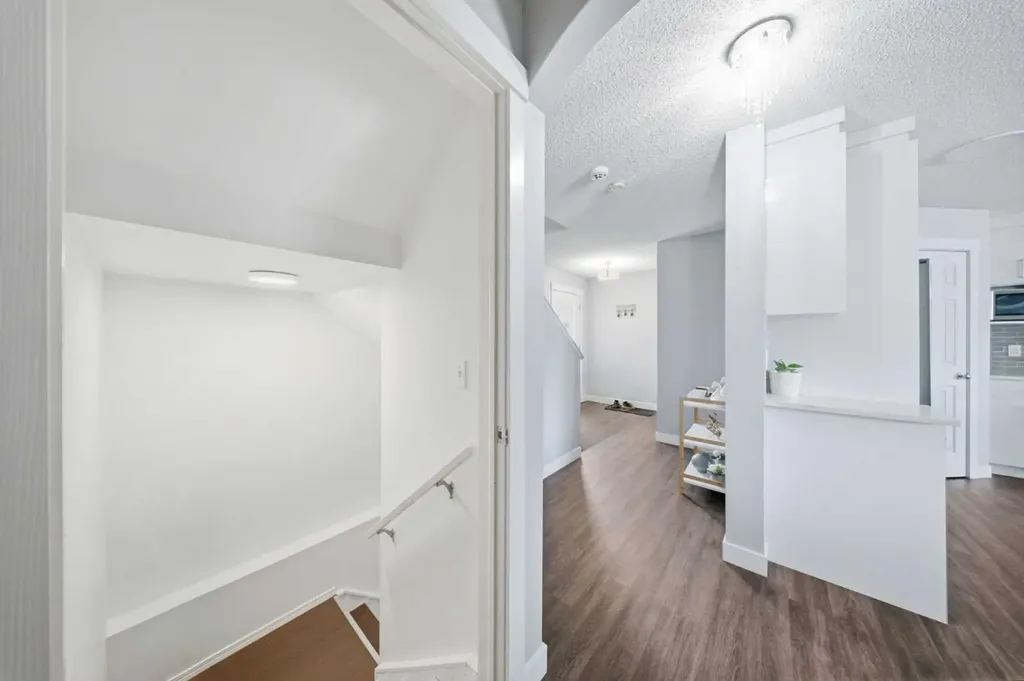 19 Martha's Meadow Close Calgary AB T3J 4N7