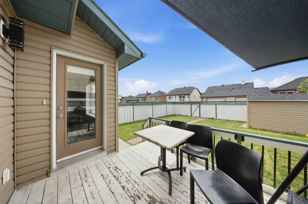 19 Martha's Meadow Close Calgary AB T3J 4N7