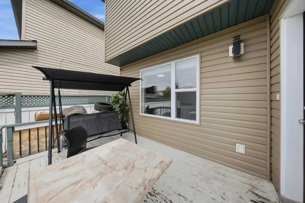 19 Martha's Meadow Close Calgary AB T3J 4N7