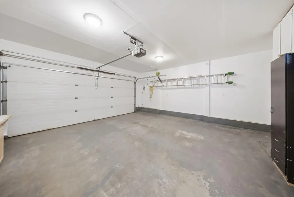 19 Martha's Meadow Close Calgary AB T3J 4N7
