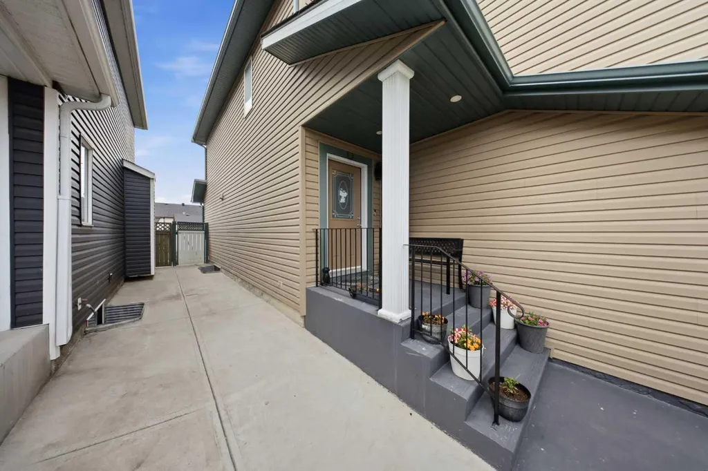 19 Martha's Meadow Close Calgary AB T3J 4N7