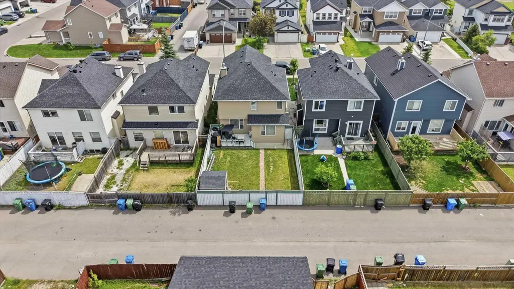 19 Martha's Meadow Close Calgary AB T3J 4N7