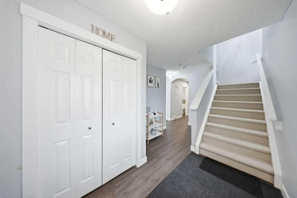 19 Martha's Meadow Close Calgary AB T3J 4N7