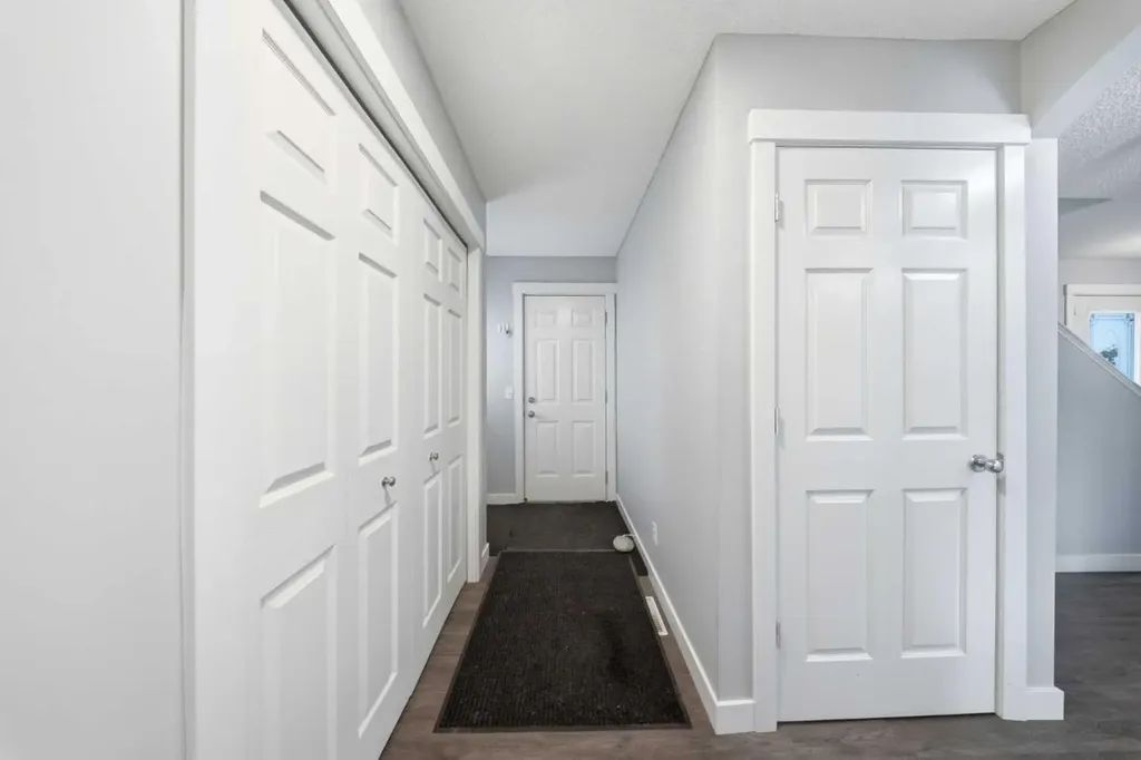 19 Martha's Meadow Close Calgary AB T3J 4N7