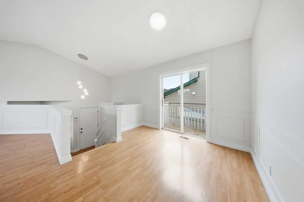 33 Martin Crossing Green NE Calgary AB T3J 3P1
