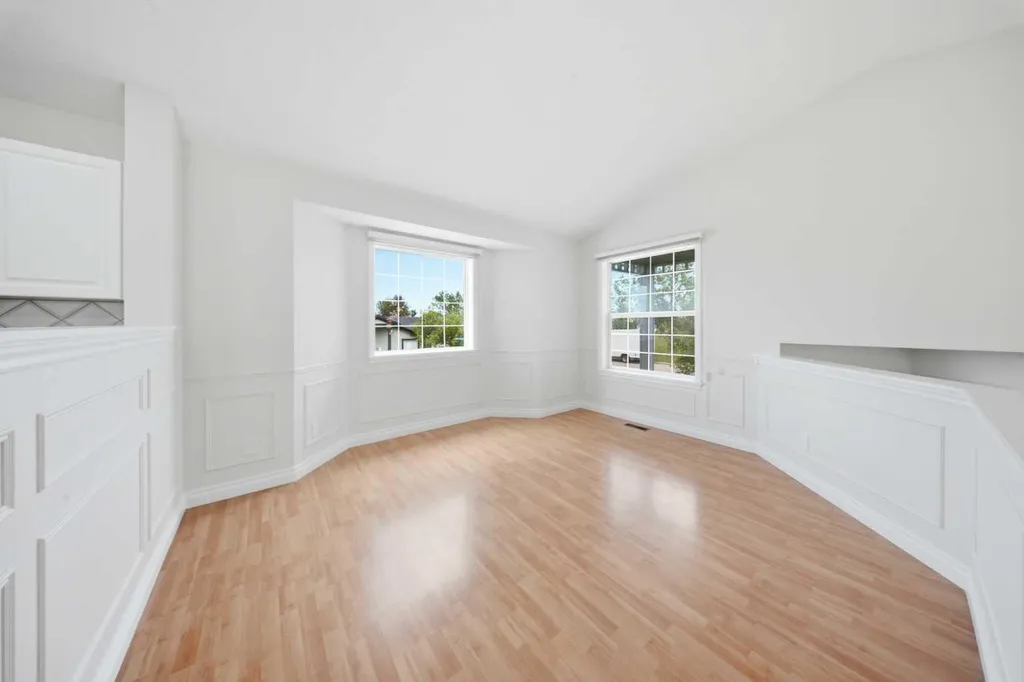 33 Martin Crossing Green NE Calgary AB T3J 3P1