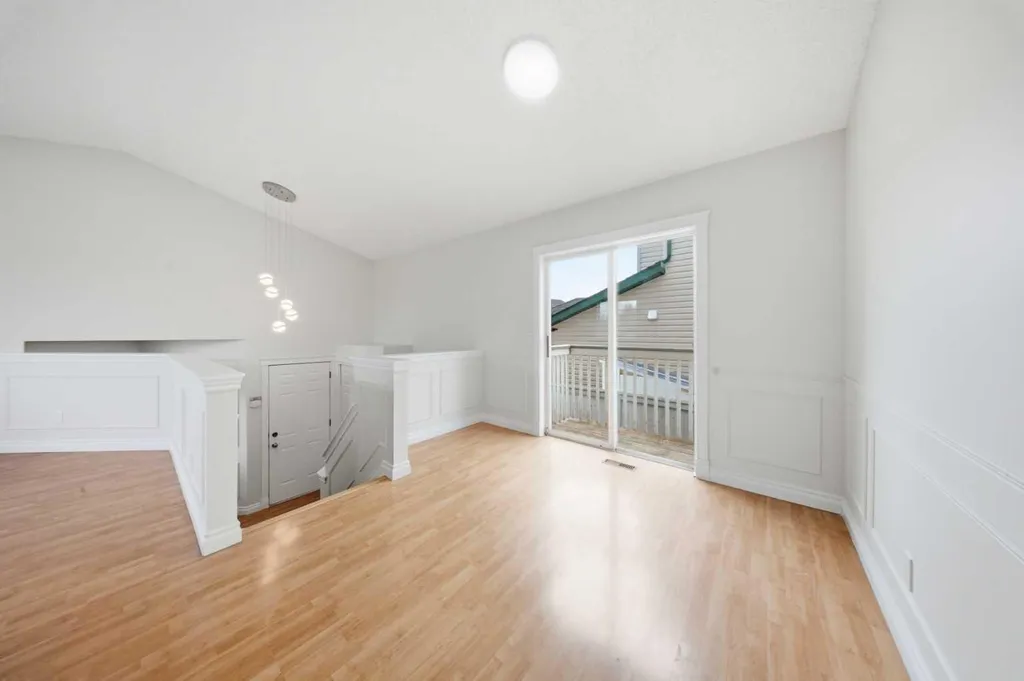 33 Martin Crossing Green NE Calgary AB T3J 3P1
