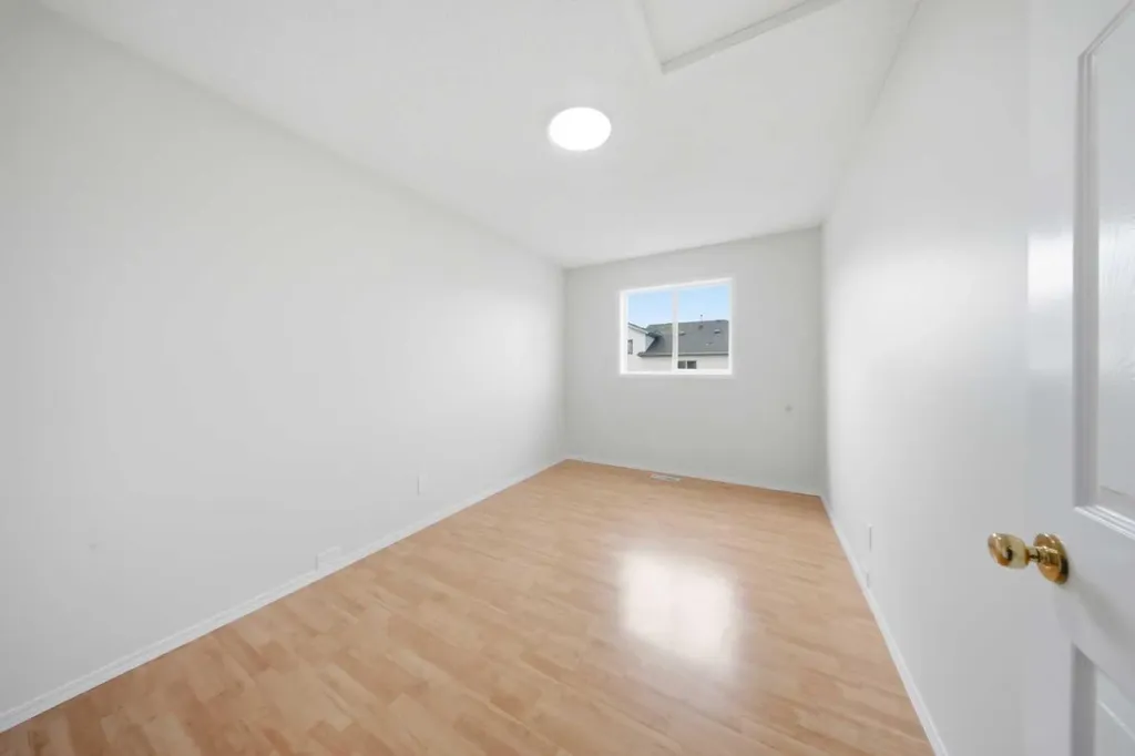 33 Martin Crossing Green NE Calgary AB T3J 3P1