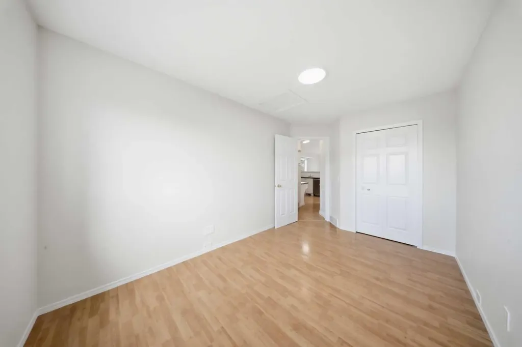 33 Martin Crossing Green NE Calgary AB T3J 3P1