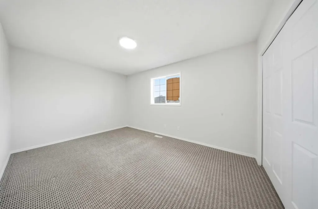 33 Martin Crossing Green NE Calgary AB T3J 3P1