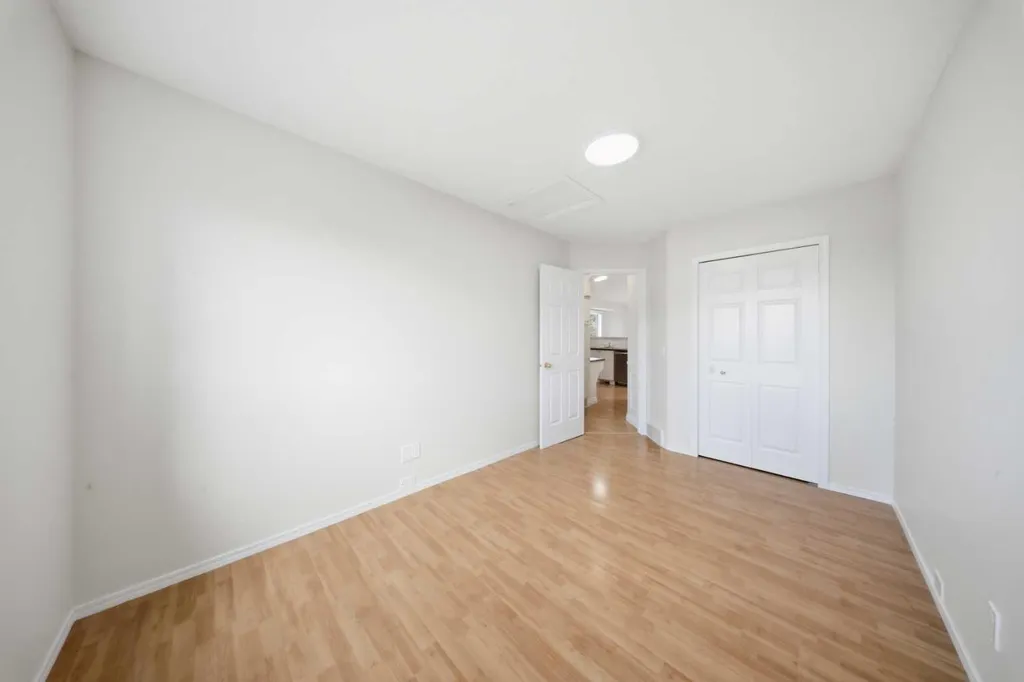 33 Martin Crossing Green NE Calgary AB T3J 3P1