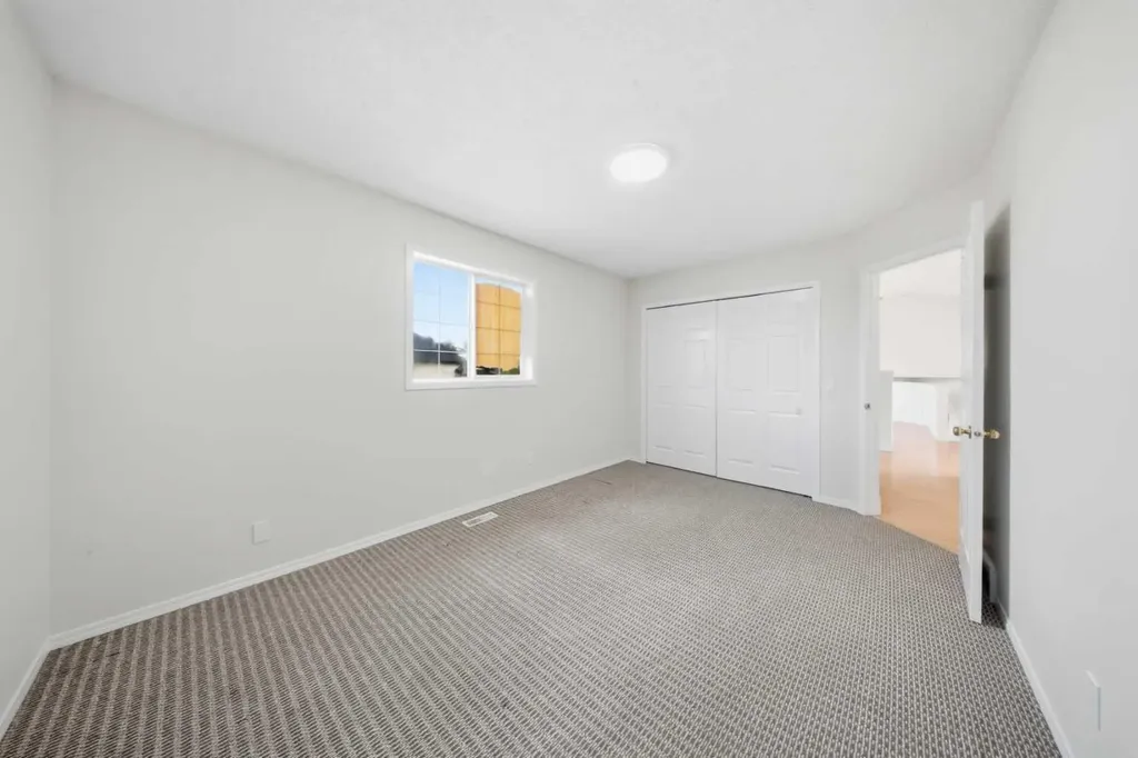 33 Martin Crossing Green NE Calgary AB T3J 3P1