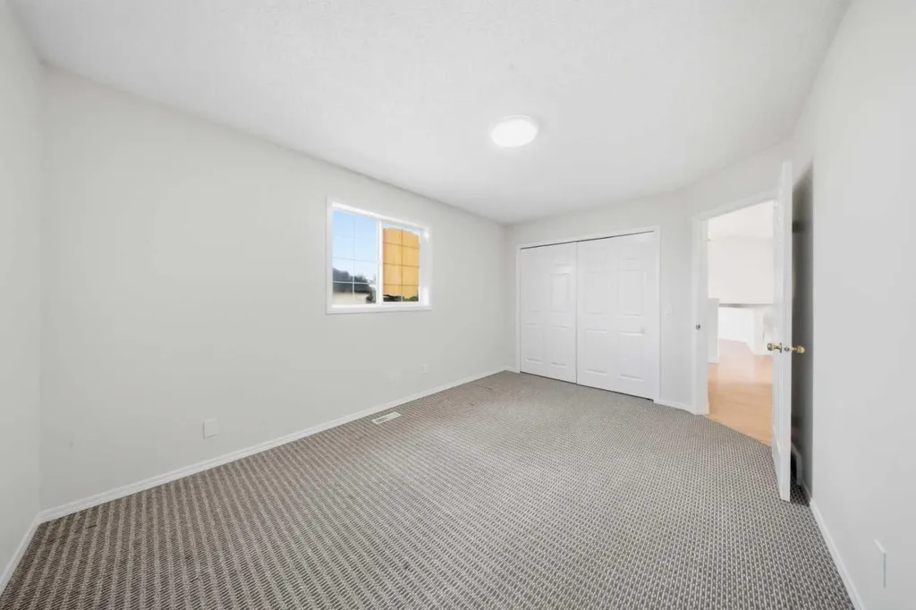 33 Martin Crossing Green NE Calgary AB T3J 3P1