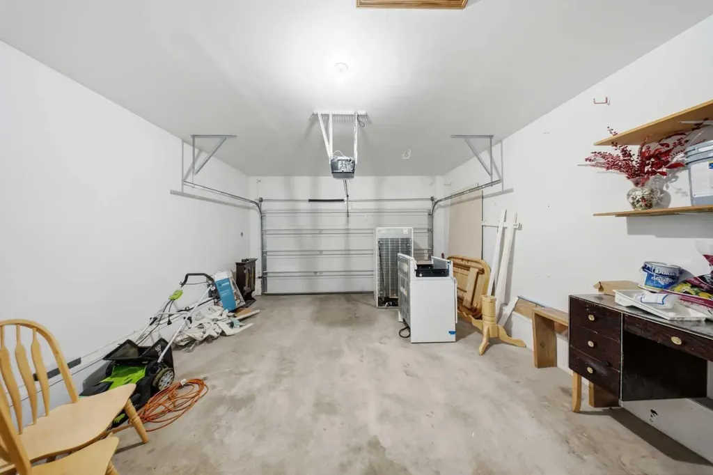33 Martin Crossing Green NE Calgary AB T3J 3P1