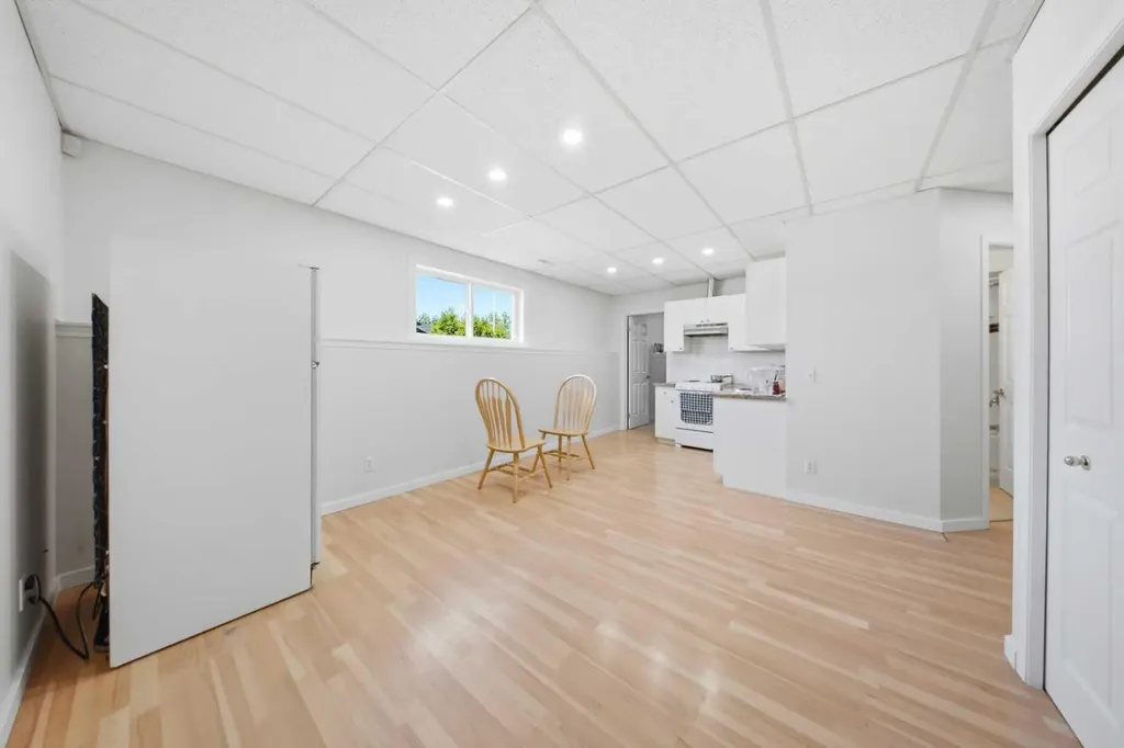33 Martin Crossing Green NE Calgary AB T3J 3P1