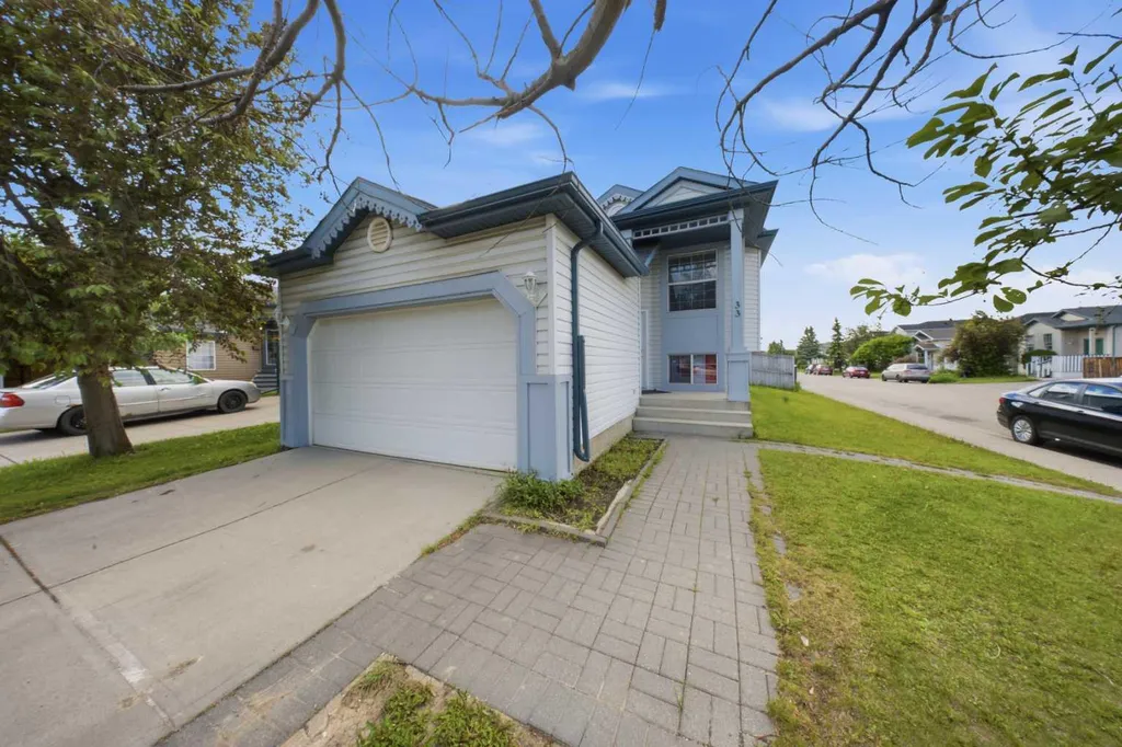 33 Martin Crossing Green NE Calgary AB T3J 3P1