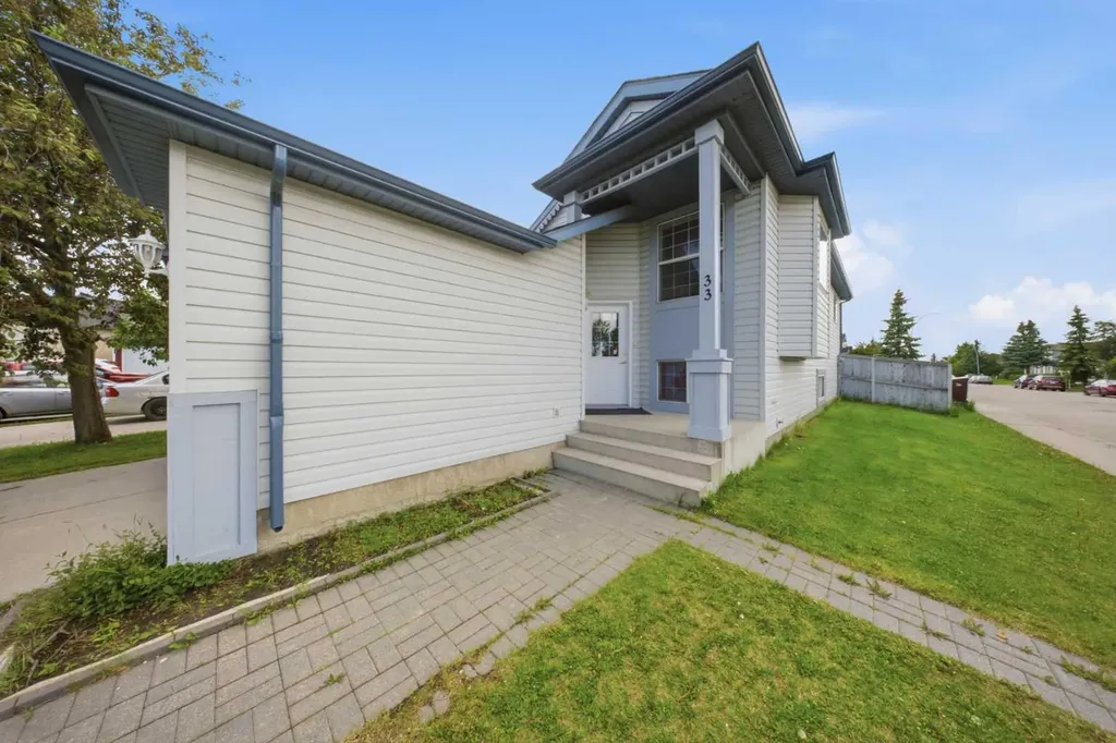 33 Martin Crossing Green NE Calgary AB T3J 3P1
