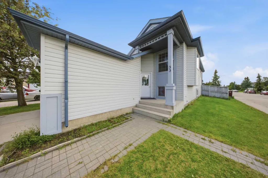 33 Martin Crossing Green NE Calgary AB T3J 3P1