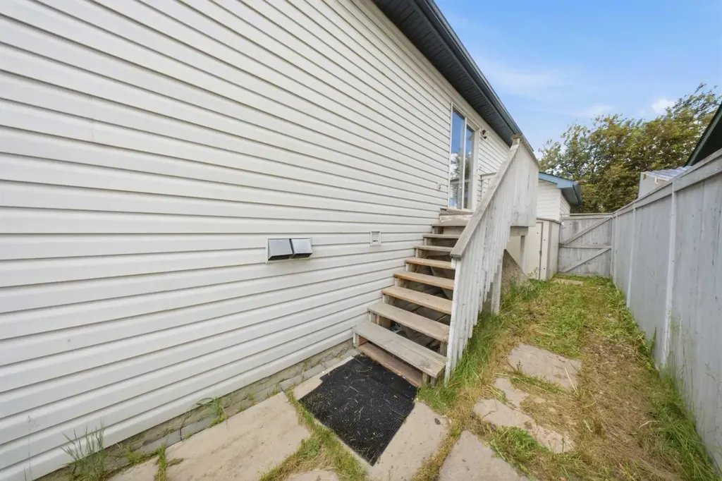 33 Martin Crossing Green NE Calgary AB T3J 3P1