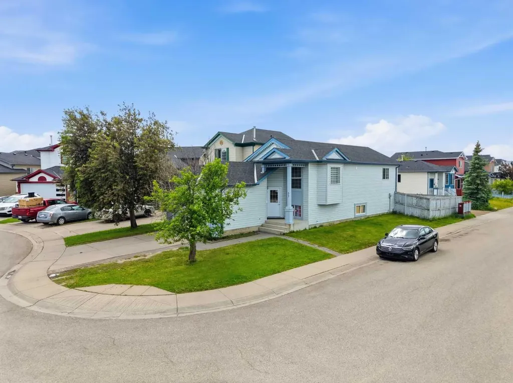 33 Martin Crossing Green NE Calgary AB T3J 3P1