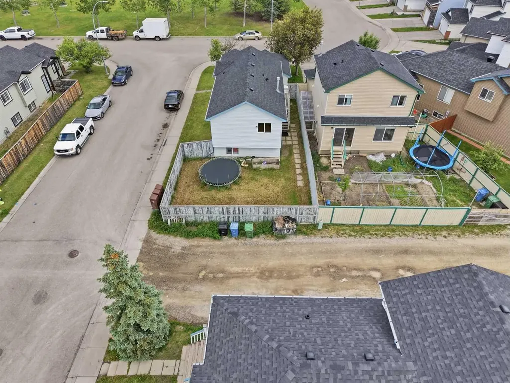 33 Martin Crossing Green NE Calgary AB T3J 3P1