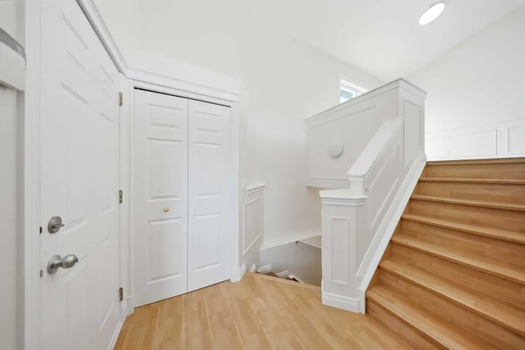 33 Martin Crossing Green NE Calgary AB T3J 3P1