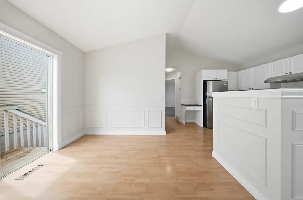 33 Martin Crossing Green NE Calgary AB T3J 3P1