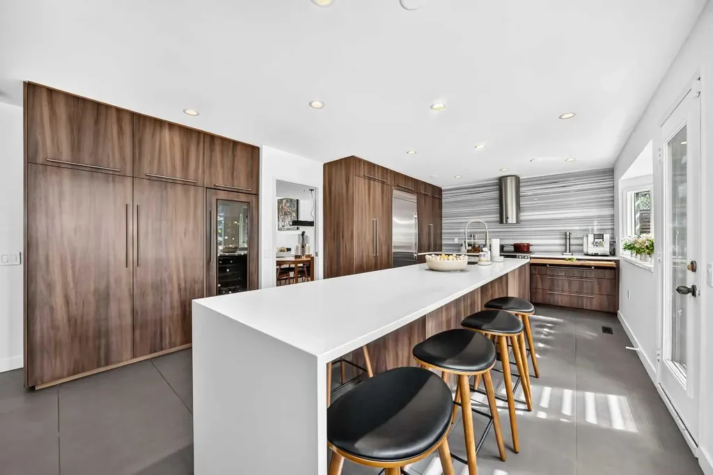 344 Canterville Drive SW Calgary AB T2W 3Z9