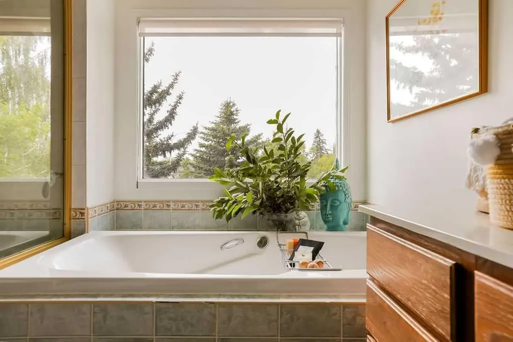 344 Canterville Drive SW Calgary AB T2W 3Z9