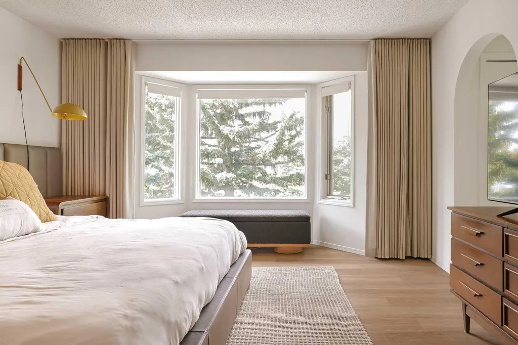 344 Canterville Drive SW Calgary AB T2W 3Z9