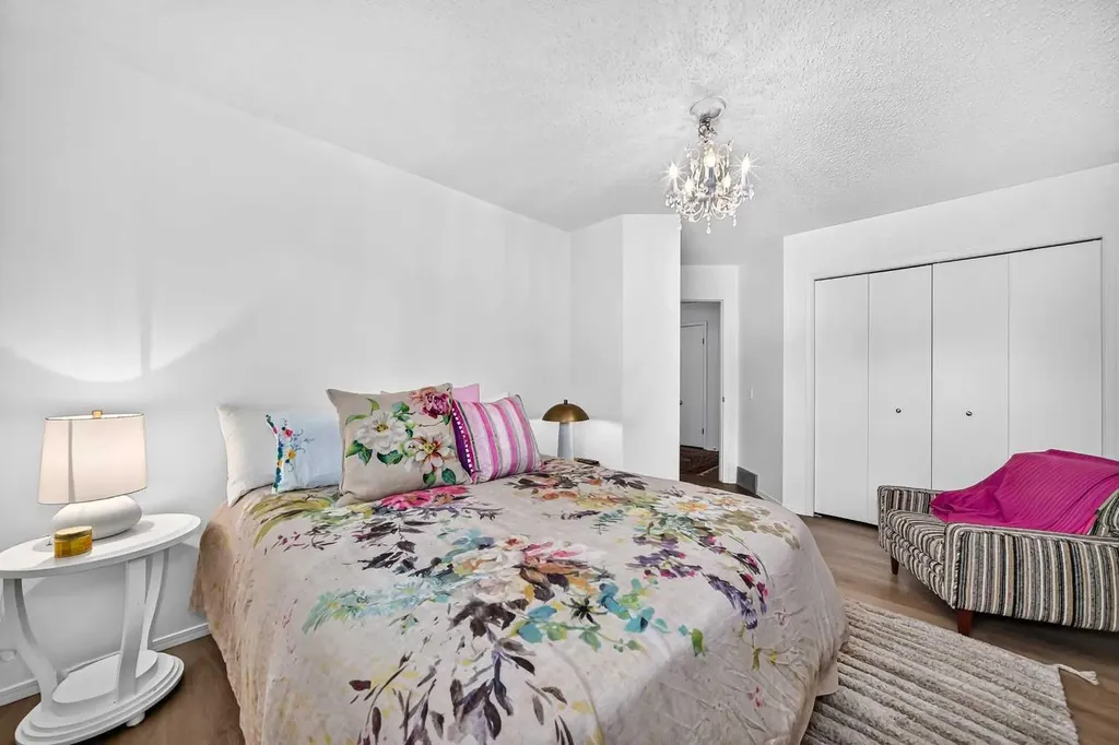 344 Canterville Drive SW Calgary AB T2W 3Z9