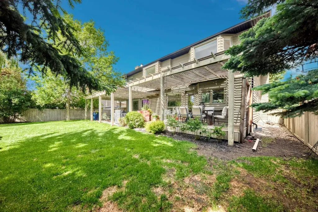 344 Canterville Drive SW Calgary AB T2W 3Z9