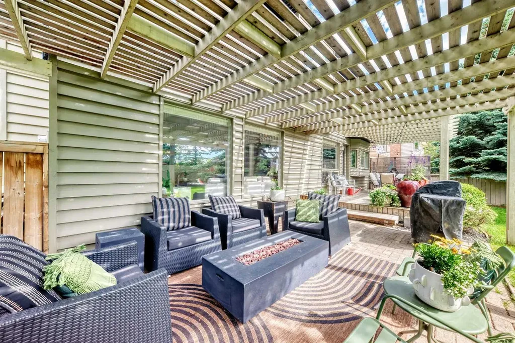 344 Canterville Drive SW Calgary AB T2W 3Z9