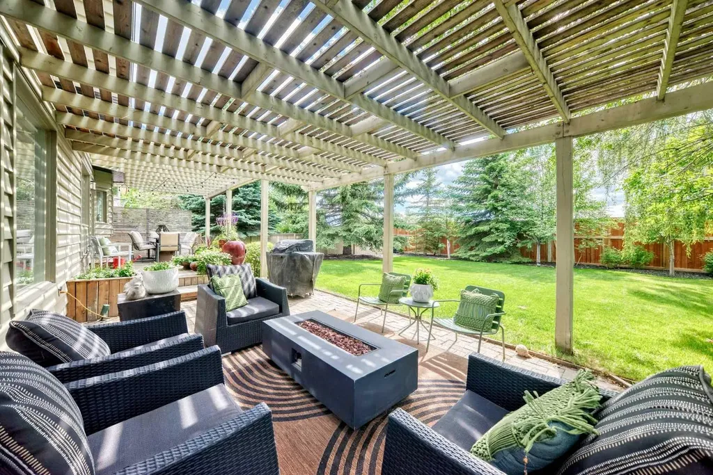 344 Canterville Drive SW Calgary AB T2W 3Z9