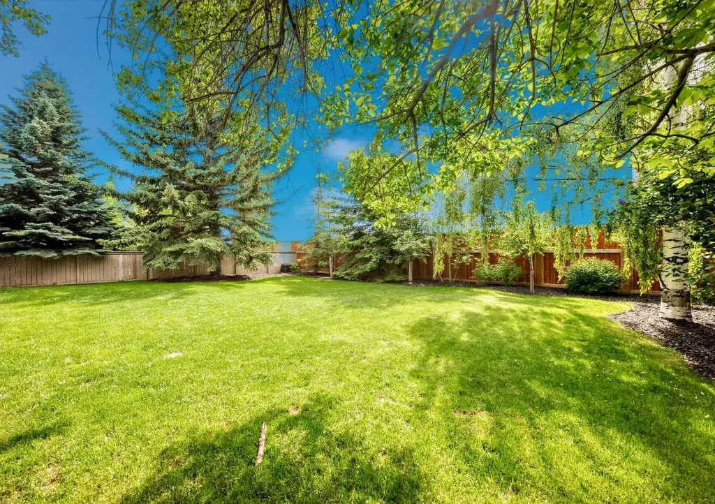 344 Canterville Drive SW Calgary AB T2W 3Z9