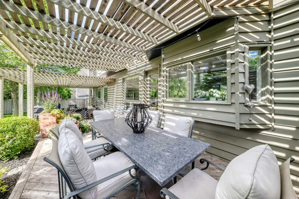 344 Canterville Drive SW Calgary AB T2W 3Z9
