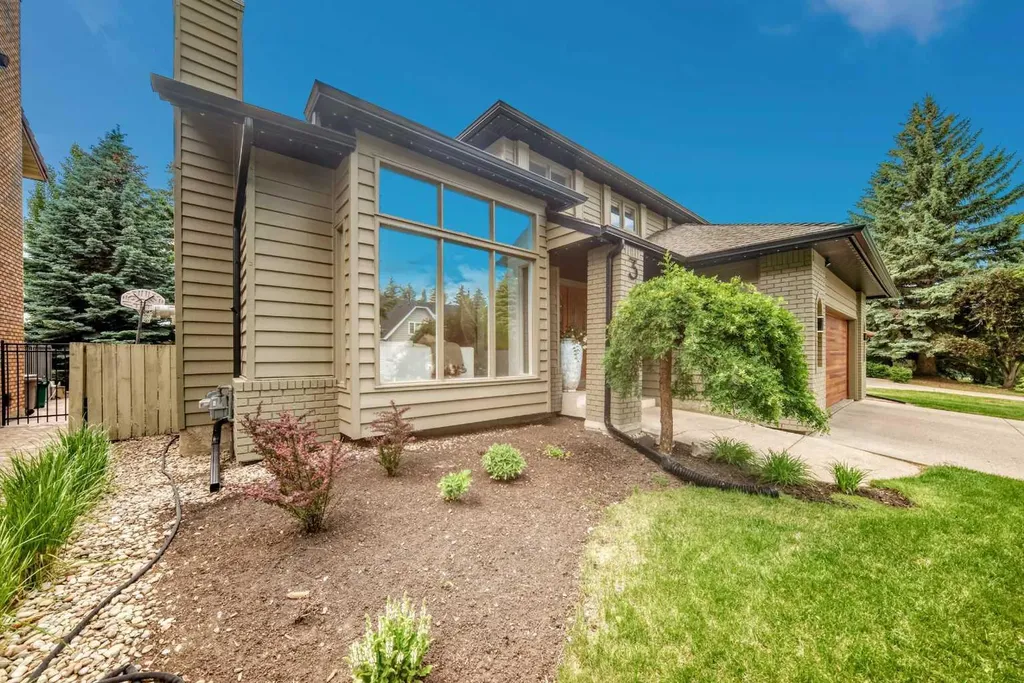 344 Canterville Drive SW Calgary AB T2W 3Z9